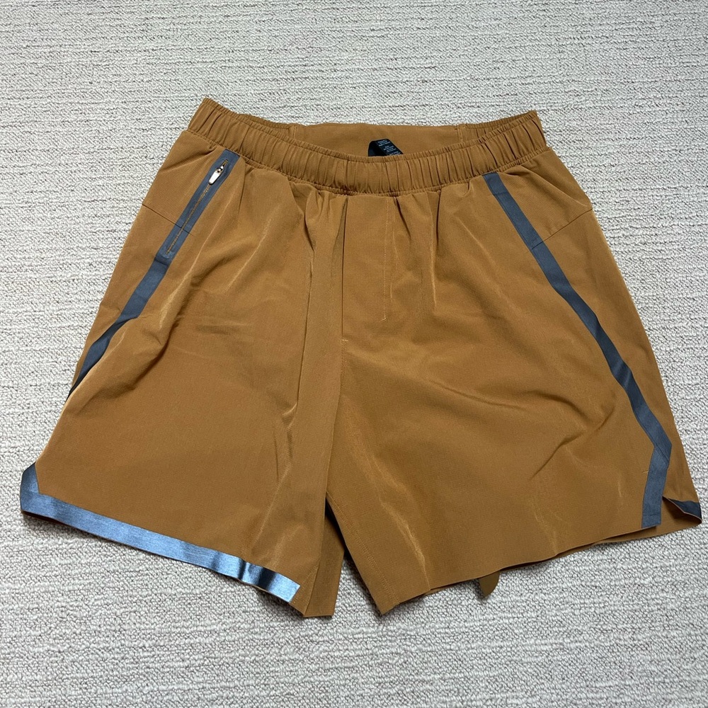 Men’s Lululemon surge shorts, lined gold spice